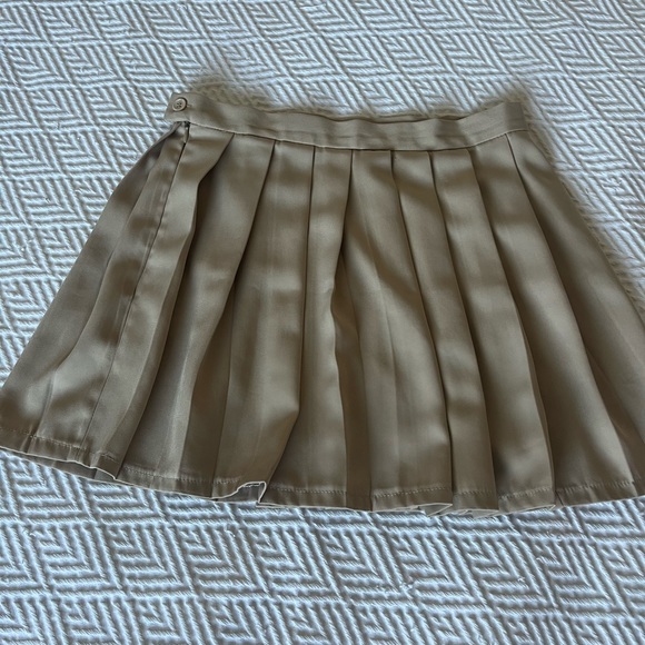tan pleated skirt - Picture 1 of 2